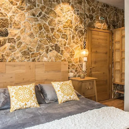 «σκλάβας χνάρι» παραδοσιακός ξενώνας * Magouliana