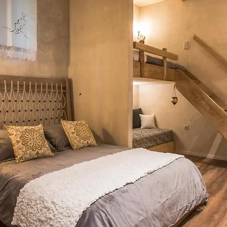 «σκλάβας χνάρι» παραδοσιακός ξενώνας Apartmán *