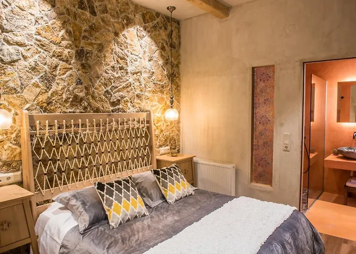 «σκλάβας χνάρι» παραδοσιακός ξενώνας * Magouliana