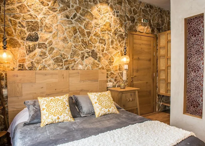 «σκλάβας χνάρι» παραδοσιακός ξενώνας * Magouliana